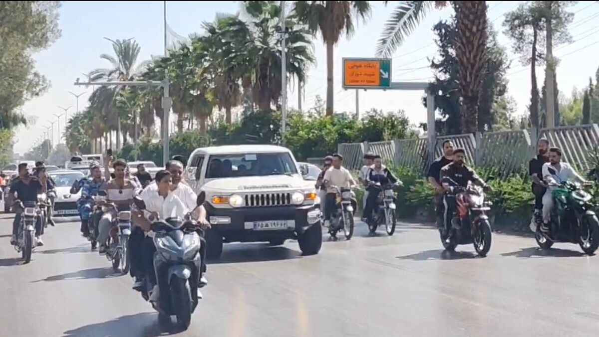 استقبال پرشور شیرازی ها از گرگ پارسی/ هادی چوپان: به سربازی مردم افتخار می کنم/ ویدئو

