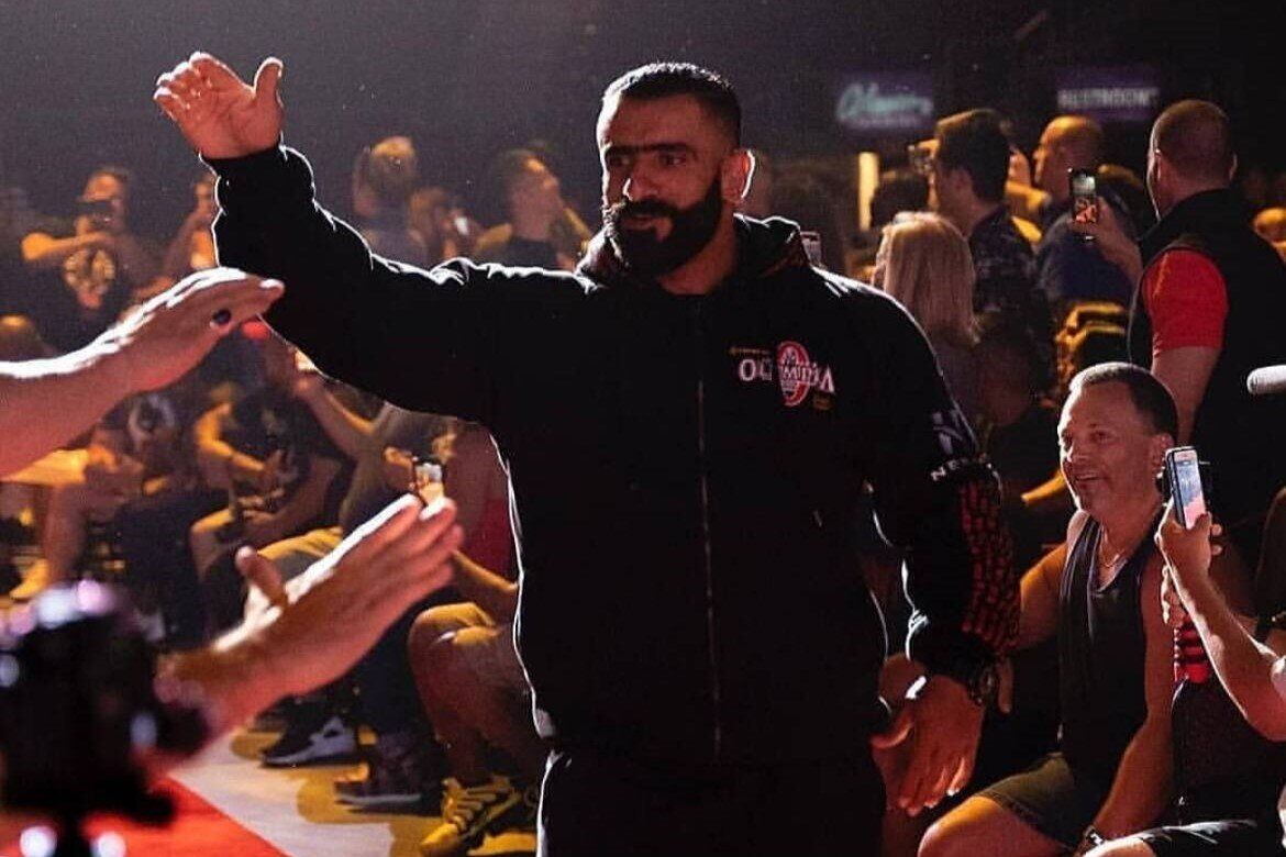 استایل جالب هادی چوپان با کلاهی متفاوت سر سفره هفت‌سین