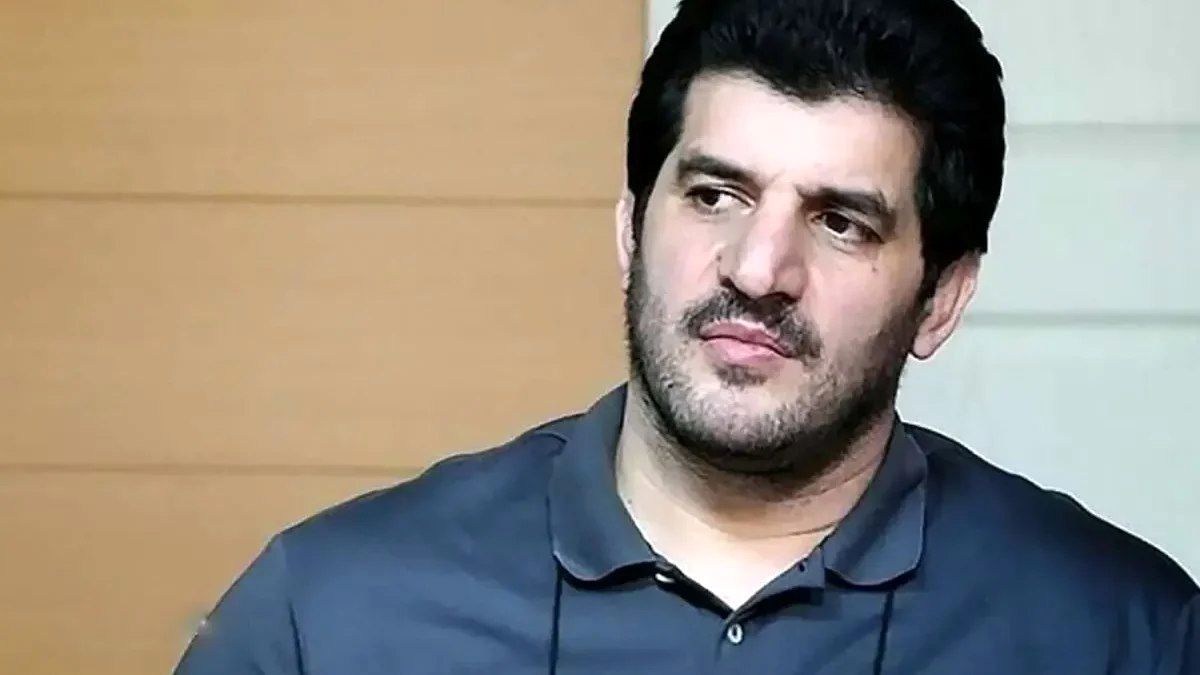 رسول خادم در کنار پدر و مادر صابر کاظمی/ عکس