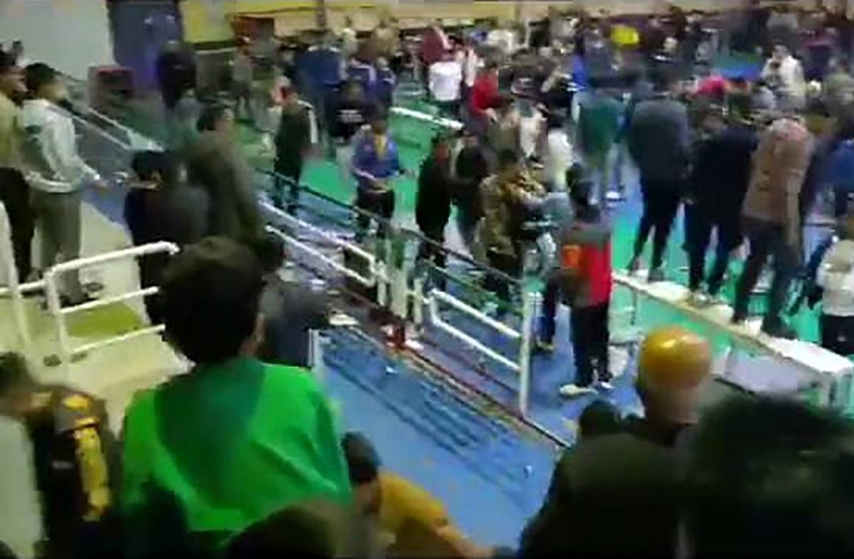 لحظه چاقوکشی در مسابقات کشتی فرنگی فارس/ ویدئو
