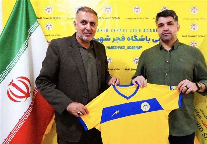  قربانی سرمربی فجرشهید سپاسی شد‌ 