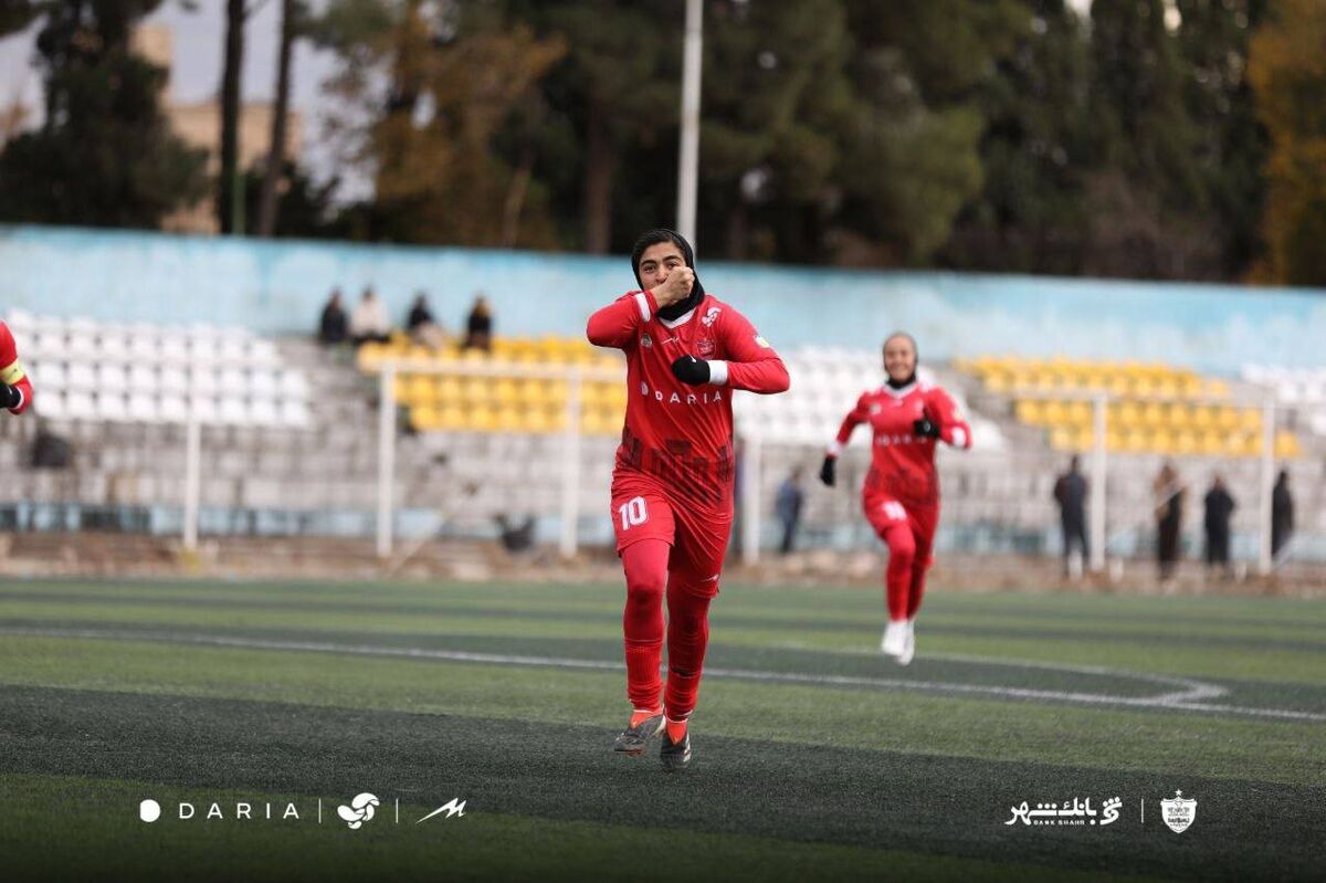 مهاجم پرسپولیس ۲ جلسه محروم شد